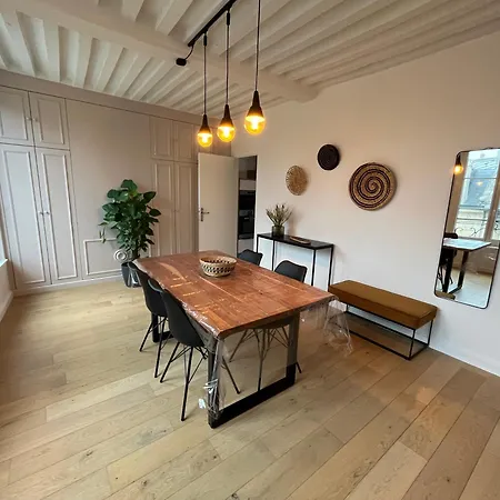 Triplex Hypercentre Dans Securisee Avec Camera Lejlighed